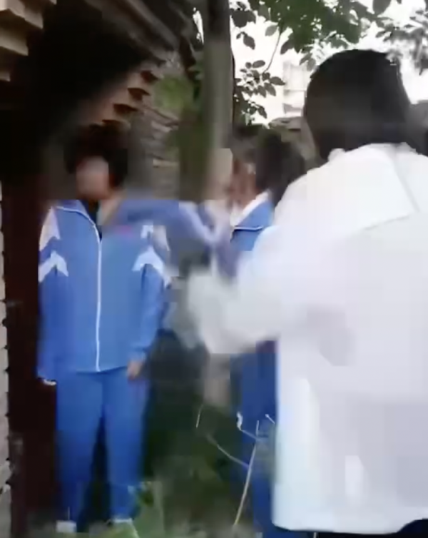 同花证券 甘肃省艺考播音统考第一名女生霸凌视频曝光？天水市教育局：已关注到，正在核查处理